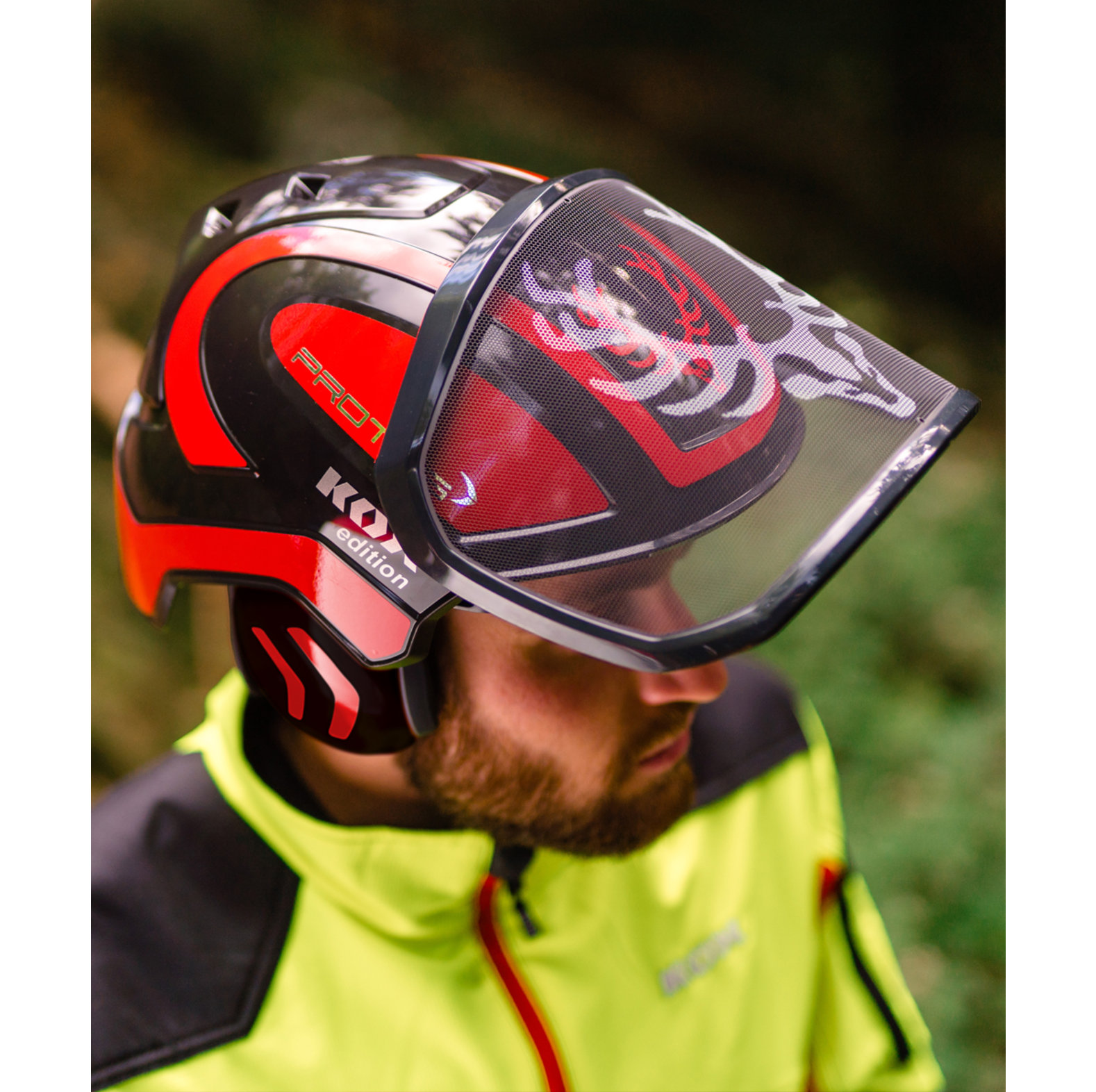 PROTOS Forsthelm / Schutzhelm KOX Edition mit Gehrschutz und Visier Integral Forest  Schwarz/Rot OneSize - bei KOX online bestellen | XX74130