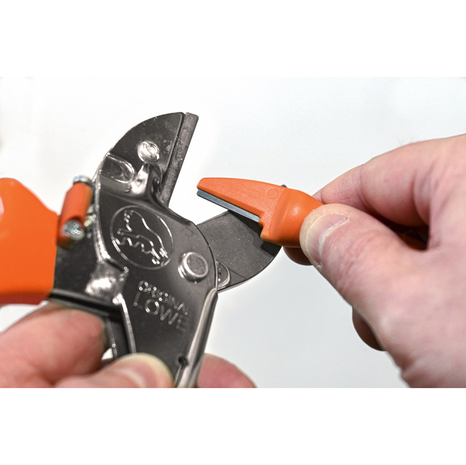 Aiguiseur de lame Original L�WE pour s�cateurs � enclume - commander en ligne chez KOX | XXL0022