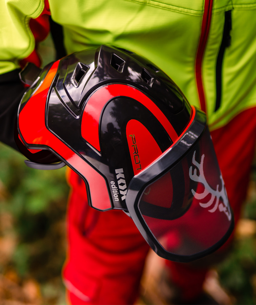 PROTOS Forsthelm / Schutzhelm KOX Edition mit Gehrschutz und Visier Integral Forest  Schwarz/Rot OneSize - bei KOX online bestellen | XX74130