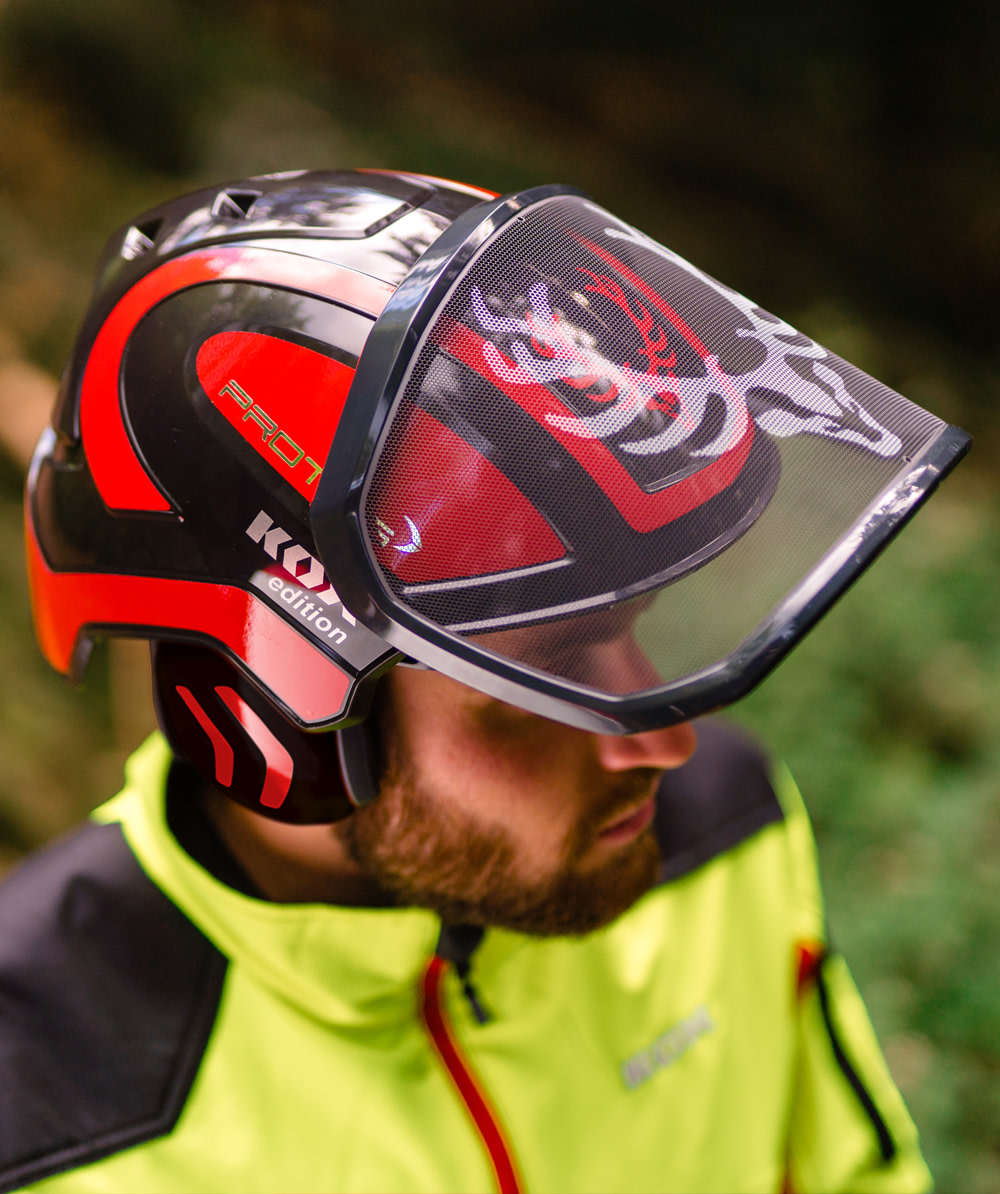 PROTOS Forsthelm / Schutzhelm KOX Edition mit Gehrschutz und Visier Integral Forest  Schwarz/Rot OneSize - bei KOX online bestellen | XX74130
