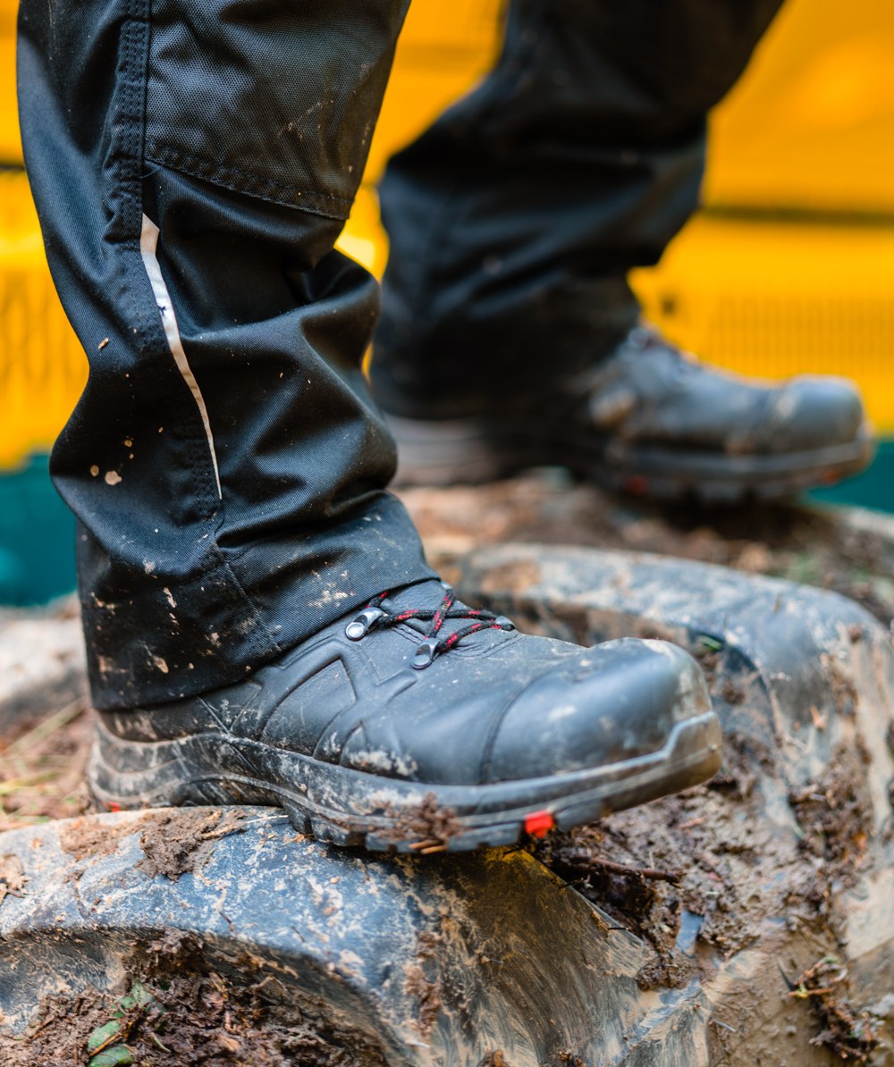 Haix Arbeitsschuhe / Sicherheitsschuhe Black Eagle Safety 54 Mid Schwarz / Rot - bei KOX online bestellen | XX73407