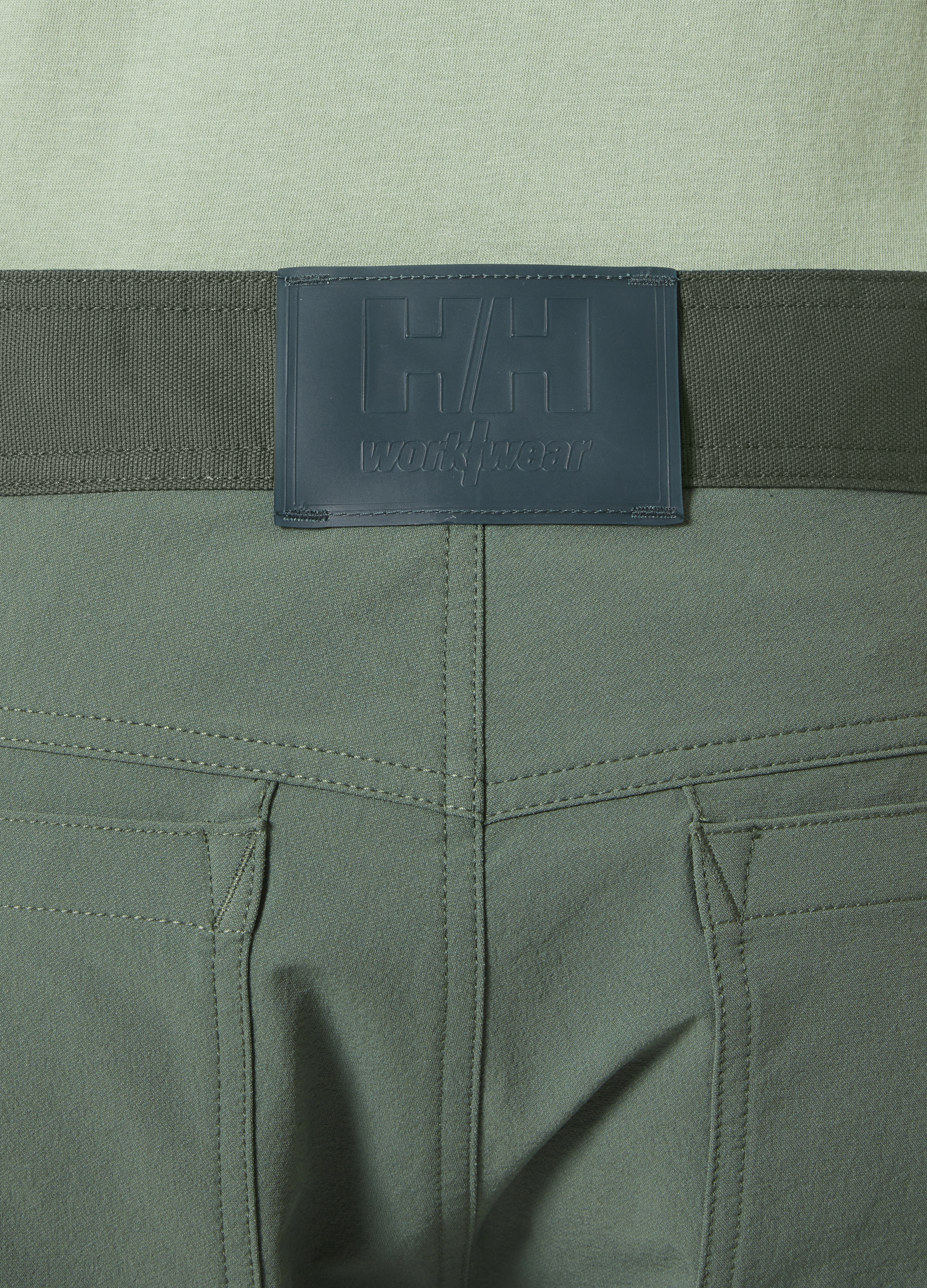 Short de travail Helly Hansen Oxford 4X Cargo Spruce / Darkest Spruce - commander en ligne chez KOX | XXHH77508GR